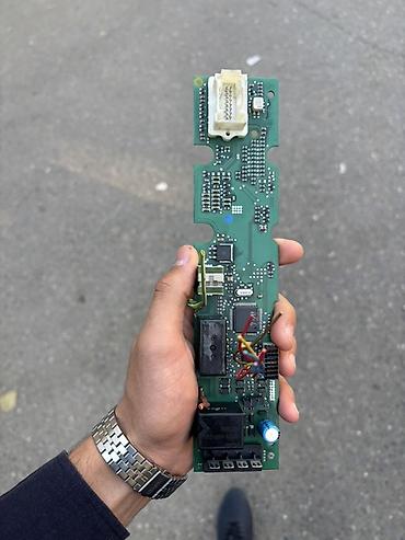 Kontrollerlər: Mercedes w210 dordgoz qapı plisosunun elektron platası üstdən — 1