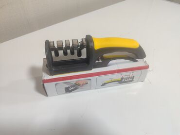 ножи цены: Трёхступенчатая ручная точилка для ножей - 3 слота для заточки