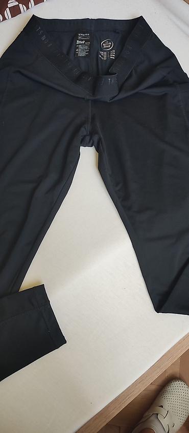 Ostale pantalone: Lot ženske odeće – pantalone/helanke (više modela i dezena) - Lagane — 10