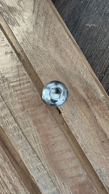 Boltlar: Altıbucaqlı başlı, yarımkürə baş formalı bolt M4/45 mm - Material — 2