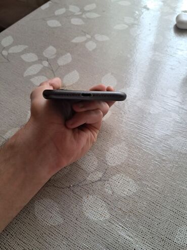 Apple iPhone: IPhone 11, 128 GB, Qara, Sənədlərlə, Face ID — 9