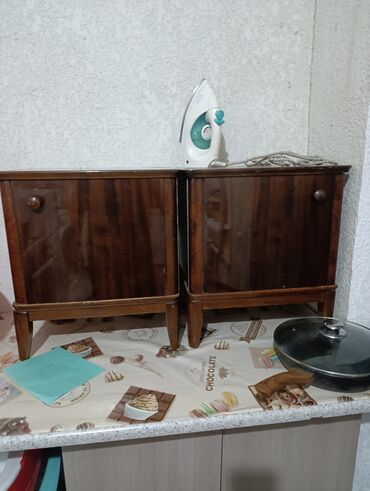 узкая прикроватная тумбочка 25 см: Керебеттин жанындагы тумба, Күзгүсүз, түсү - Күрөң, Жыгач