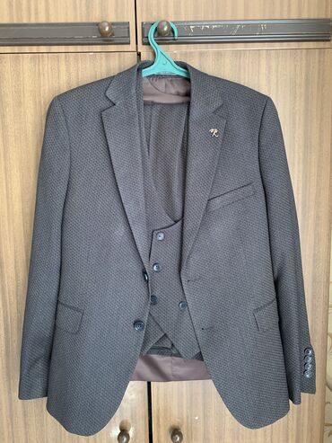 новые мужские куртки: Костюм 3XL (EU 46), цвет - Коричневый