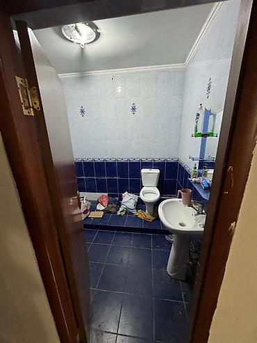 Продажа коттеджей и домов: 6 комнат и более, 275 м², 4 соток, Бишкек, Южная Магистраль Собственник — 21