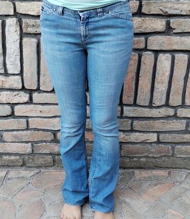 crop top c a: Calvin Klein farmerke vel L
Struk po 40 tegli do 42
Nogavice spolj 110