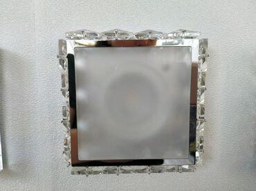 сколько стоит кольцевая лампа в бишкеке: Gümüşü rəngdə, kvadrat formalı, şüşə bəzəkli divar lampası. Müasir