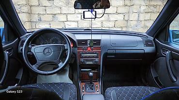yol nisani: Mercedes-Benz C-Class sedan (W202) - Kuzov: 4 qapılı sedan, mavi rəng — 1