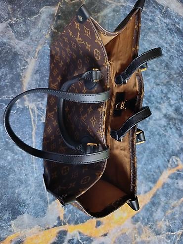 чемодан lv: Сумка-тоут с монограммным принтом LV - Материал: плотный коричневый — 4