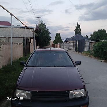 салон машины: Volkswagen Vento: 1992 г., Механика, Седан — 7