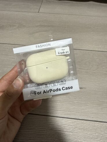 отдам даром дрова: Чехол 
AirPods Pro 
За 1алпен Голд (шоколад)