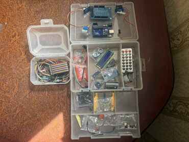 Salam Robototexnika arduino kitidir içində əlavə sensorlarda var və