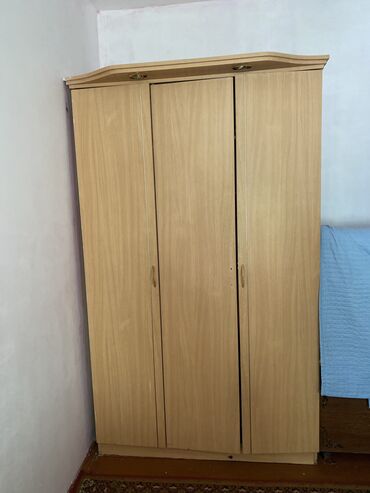 Другие комоды: Гарнитур мебель б/у в нормальном состоянии, комод немного требует