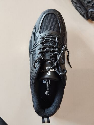 Krasofkalar və idman ayaqqabıları: Pierre Cardin kişi krossovkası – qara rəng, gündəlik və idman — 7