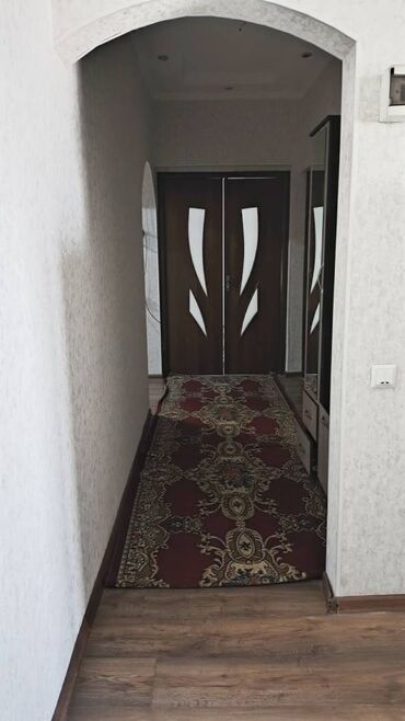 кв час ночь: 3 бөлмө, Кыймылсыз мүлк агенттиги, Толугу менен эмереги бар