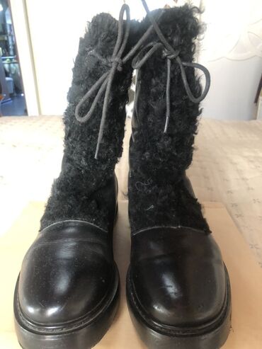 удобная обувь: Женские зимние ботинки-дутики из черной кожи с меховой вставкой. - lalafo.kg да удобная обувь: Женские зимние ботинки-дутики из черной кожи с меховой вставкой. -