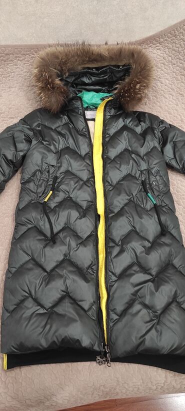 пуховик пальто: Продаю Пуховик зимний, тетлый ростовка 152, цвет темно зелёный