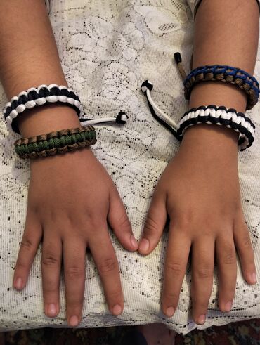 Bilərziklər: Parakord bilərziklər – əl işi Məhsul təsviri: - Yüksək keyfiyyətli — 9