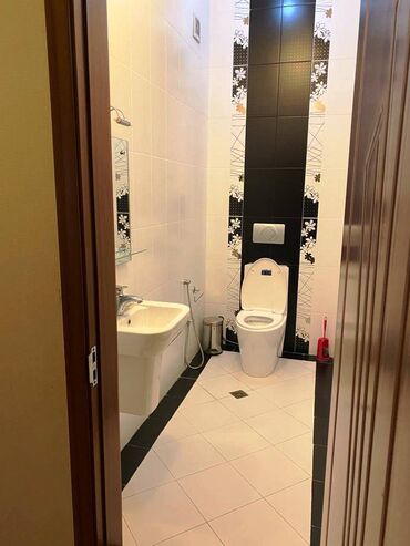 Mənzil kirayələyirəm: 4 otaqlı, 184 kv. m — 15