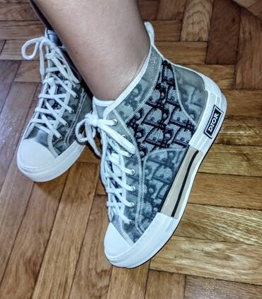 Women's Sneakers and athletic shoes: 37.5 na lalafo.rs — 17 Women's Sneakers and athletic shoes: 37.5 — 17