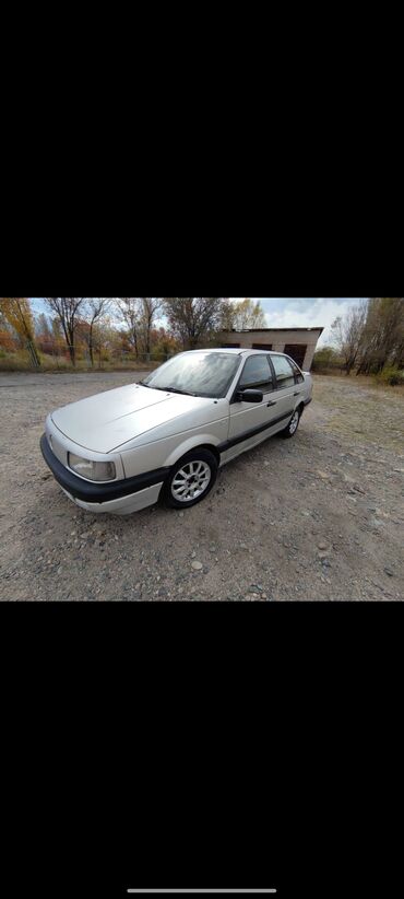 Volkswagen: Volkswagen Passat: 1988 г., 1.8 л, Механика, Бензин, Седан