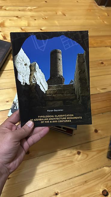 Digər: Memarlığa aid kitablar satılır. Yenidir, istifadə edilməyib. Üç dildə — 3
