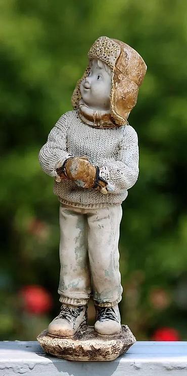 Figure: Vintage figura dečaka sa kapom i šalom 25 cm!. Prelepa figura dečaka u — 1