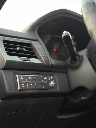 Другие автомобили: Внедорожник (5 дверей), цвет серый металлик. Основные особенности: - — 19