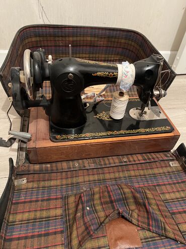 ручная швейная машинка ссср: Швейная машина Механическая, Ручной