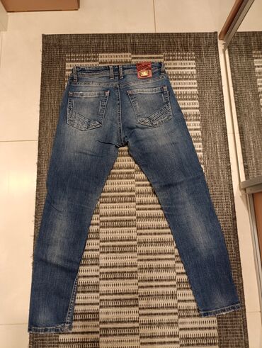 Farmerke: Moderne farmerke "Nesal Jeans (Novopazarkse) Pocepane su, ali ispod se — 5