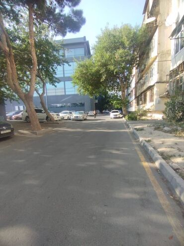 Mənzil kirayələyirəm: Bakı, Hövsan qəs., 4 otaqlı, Köhnə tikili, m. Həzi Aslanov, 110 kv. m