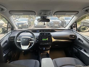 tayota sienna: Toyota Prius: 2017 г., 1.8 л, Вариатор, Гибрид, Хэтчбэк — 6