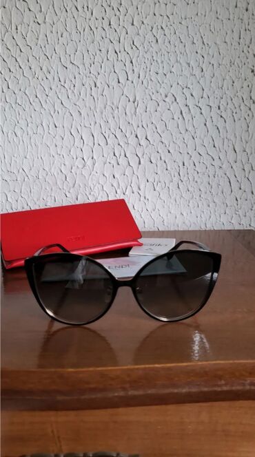 presa za satove: Sunglasses, color - Black