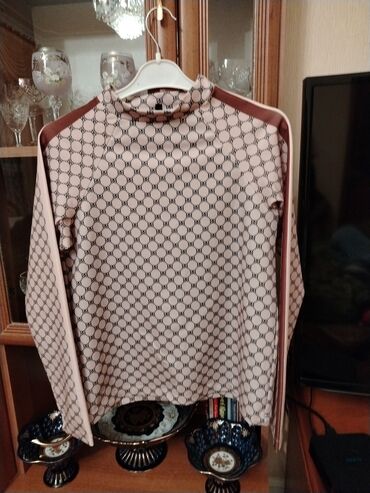 İdman dəstləri: Əla vəziyyətdə sport dəst.Heç bir defekti yoxdur.Qiyməti 25 manat — 4