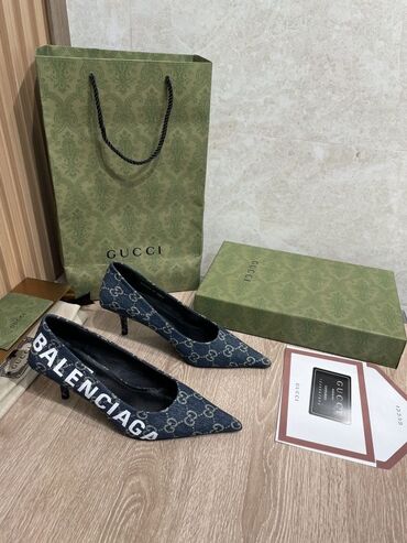 Salonke: Salonke, Balenciaga, 40 — 1