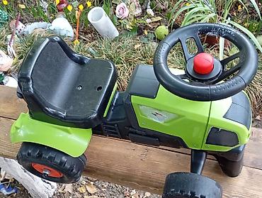 plasticni traktori za decu: Dečiji traktor guralica u atraktivnoj zeleno-crnoj boji sa crvenim — 2