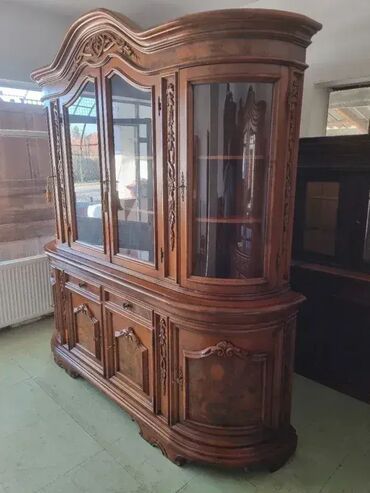 Stilske vitrine: Prelepa vitrina. Visina 230 cm Duzina 220 cm Dubina 55 cm na lalafo.rs — 1 Stilske vitrine: Prelepa vitrina. Visina 230 cm Duzina 220 cm Dubina 55 cm — 1