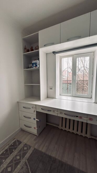 мебель шкаф: Комплект офисной мебели, цвет - Белый, Б/у