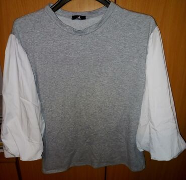 crop top h m: Majica nova sa puf rukavima,vel.S-M
Uplata na racun pa slanje odmah