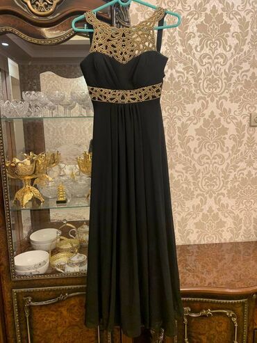 черное платье: Вечернее платье, Классическое, Без рукавов, Стразы