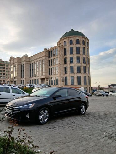 Hyundai: Hyundai Elantra: 2 l | 2020 il Sedan