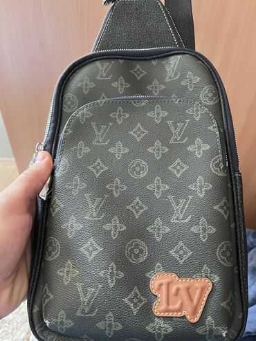 decathlon muške jakne: Muška torba, Louis Vuitton