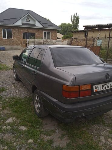 поло авто: Volkswagen Vento: 1993 г., 1.8 л, Механика, Бензин, Седан