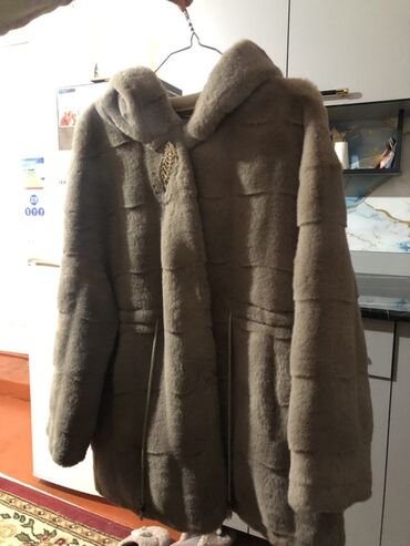 Шуба из норки с капюшоном, классического кроя. - Цвет