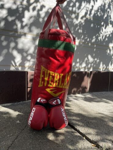 водоналивная груша: Представляем боксерскую грушу Everlast, выполненную в красном цвете с