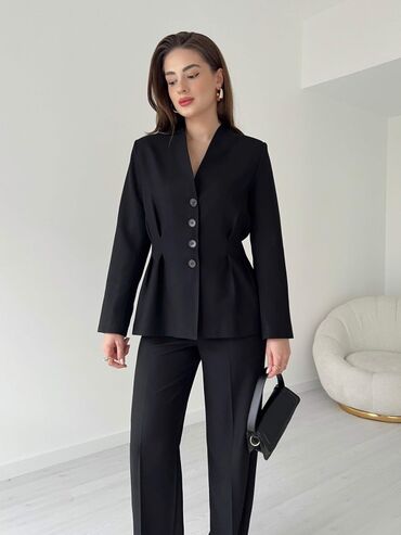 Kompleti: 💫Ženski elegantni komplet – sako i pantalone
✅3200 din — 2