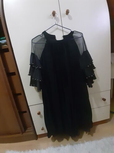 вечернее черное платье с кружевом: Вечернее платье