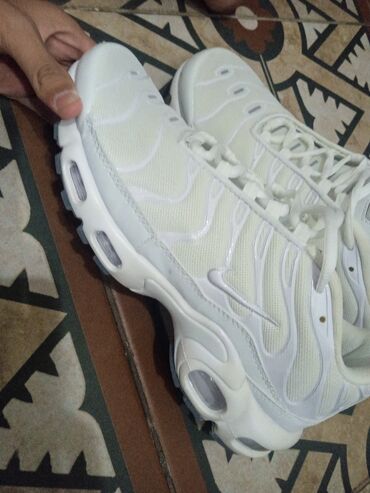 зимние термо кроссовки мужские: Кроссовки Nike Air Max Plus (TN) - Цвет: белый - Размер по бирке: US