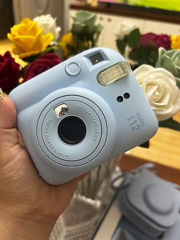 i̇nstax mini 12: FUJIFILM Instax Mini 12 dəst – açıq mavi rəng Paketin tərkibi: - — 2