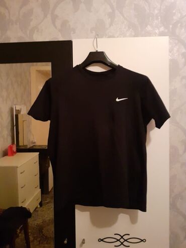reqs paltarı: Futbolka Nike, XL (EU 42), rəng - Qara