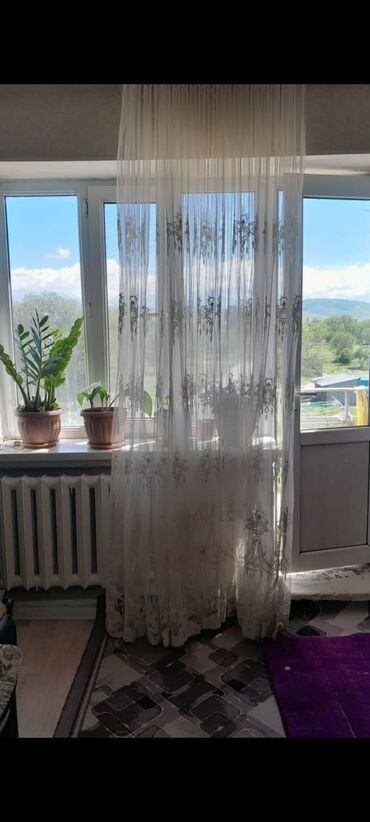 квартира аламудун 1: 1 бөлмө, 17 кв. м, Жатакана жана мейманкана түрүндө, 3 кабат, Косметикалык ремонт